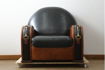 中古　イタリア　Formitalia(フォルミタリア)　PAOLO GUCCI(パオロ　グッチ)　本革(レザー)　斬新なデザインで存在感抜群の1人掛けソファ(アームソファ、一人掛け、1Pソファ)(R-074515)