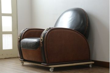 中古　イタリア　Formitalia(フォルミタリア)　PAOLO GUCCI(パオロ　グッチ)　本革(レザー)　斬新なデザインで存在感抜群の1人掛けソファ(アームソファ、一人掛け、1Pソファ)(R-074515)