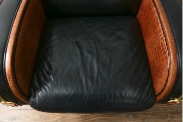 中古　イタリア　Formitalia(フォルミタリア)　PAOLO GUCCI(パオロ　グッチ)　本革(レザー)　斬新なデザインで存在感抜群の1人掛けソファ(アームソファ、一人掛け、1Pソファ)(R-074515)