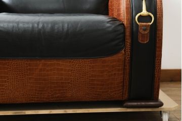 中古　イタリア　Formitalia(フォルミタリア)　PAOLO GUCCI(パオロ　グッチ)　本革(レザー)　斬新なデザインで存在感抜群の1人掛けソファ(アームソファ、一人掛け、1Pソファ)(R-074515)