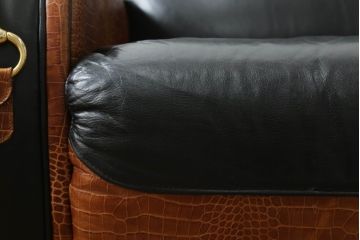 中古　イタリア　Formitalia(フォルミタリア)　PAOLO GUCCI(パオロ　グッチ)　本革(レザー)　斬新なデザインで存在感抜群の1人掛けソファ(アームソファ、一人掛け、1Pソファ)(R-074515)