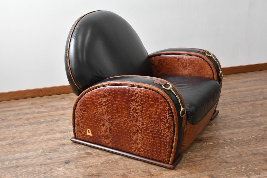 中古　イタリア　Formitalia(フォルミタリア)　PAOLO GUCCI(パオロ　グッチ)　本革(レザー)　斬新なデザインで存在感抜群の1人掛けソファ　(R-074515)