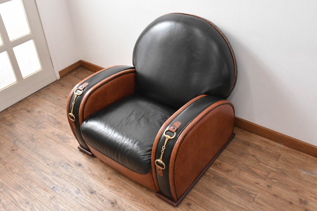 中古　イタリア　Formitalia(フォルミタリア)　PAOLO GUCCI(パオロ　グッチ)　本革(レザー)　斬新なデザインで存在感抜群の1人掛けソファ　(R-074515)