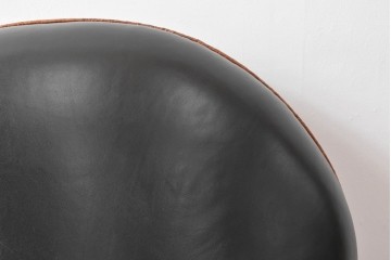 中古　イタリア　Formitalia(フォルミタリア)　PAOLO GUCCI(パオロ　グッチ)　本革(レザー)　斬新なデザインで存在感抜群の1人掛けソファ　(R-074515)