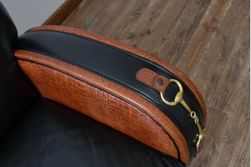 中古　イタリア　Formitalia(フォルミタリア)　PAOLO GUCCI(パオロ　グッチ)　本革(レザー)　斬新なデザインで存在感抜群の1人掛けソファ　(R-074515)
