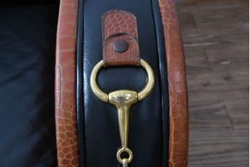 中古　イタリア　Formitalia(フォルミタリア)　PAOLO GUCCI(パオロ　グッチ)　本革(レザー)　斬新なデザインで存在感抜群の1人掛けソファ　(R-074515)