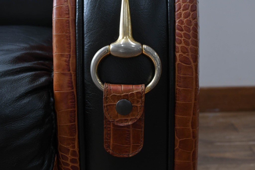 中古　イタリア　Formitalia(フォルミタリア)　PAOLO GUCCI(パオロ　グッチ)　本革(レザー)　斬新なデザインで存在感抜群の1人掛けソファ　(R-074515)
