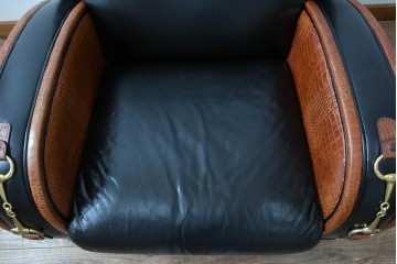 中古　イタリア　Formitalia(フォルミタリア)　PAOLO GUCCI(パオロ　グッチ)　本革(レザー)　斬新なデザインで存在感抜群の1人掛けソファ　(R-074515)