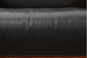 中古　イタリア　Formitalia(フォルミタリア)　PAOLO GUCCI(パオロ　グッチ)　本革(レザー)　斬新なデザインで存在感抜群の1人掛けソファ　(R-074515)