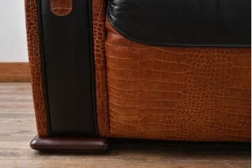 中古　イタリア　Formitalia(フォルミタリア)　PAOLO GUCCI(パオロ　グッチ)　本革(レザー)　斬新なデザインで存在感抜群の1人掛けソファ　(R-074515)