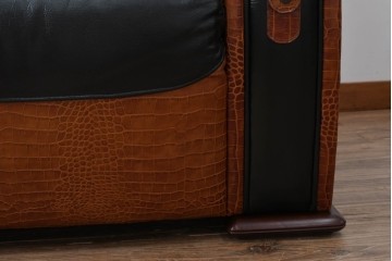 中古　イタリア　Formitalia(フォルミタリア)　PAOLO GUCCI(パオロ　グッチ)　本革(レザー)　斬新なデザインで存在感抜群の1人掛けソファ　(R-074515)