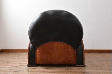中古　イタリア　Formitalia(フォルミタリア)　PAOLO GUCCI(パオロ　グッチ)　本革(レザー)　斬新なデザインで存在感抜群の1人掛けソファ　(R-074515)