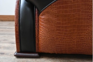 中古　イタリア　Formitalia(フォルミタリア)　PAOLO GUCCI(パオロ　グッチ)　本革(レザー)　斬新なデザインで存在感抜群の1人掛けソファ　(R-074515)