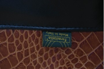 中古　イタリア　Formitalia(フォルミタリア)　PAOLO GUCCI(パオロ　グッチ)　本革(レザー)　斬新なデザインで存在感抜群の1人掛けソファ　(R-074515)
