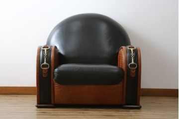 中古　イタリア　Formitalia(フォルミタリア)　PAOLO GUCCI(パオロ　グッチ)　本革(レザー)　斬新なデザインで存在感抜群の1人掛けソファ(アームソファ、一人掛け、1Pソファ)(R-074516)