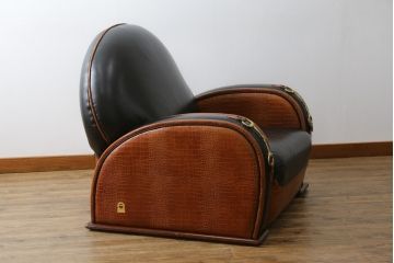 中古　イタリア　Formitalia(フォルミタリア)　PAOLO GUCCI(パオロ　グッチ)　本革(レザー)　斬新なデザインで存在感抜群の1人掛けソファ(アームソファ、一人掛け、1Pソファ)(R-074516)