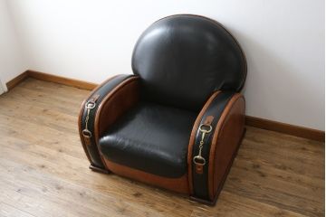 中古　イタリア　Formitalia(フォルミタリア)　PAOLO GUCCI(パオロ　グッチ)　本革(レザー)　斬新なデザインで存在感抜群の1人掛けソファ(アームソファ、一人掛け、1Pソファ)(R-074516)