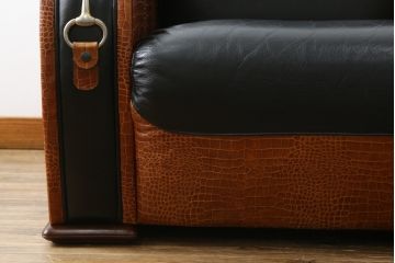 中古　イタリア　Formitalia(フォルミタリア)　PAOLO GUCCI(パオロ　グッチ)　本革(レザー)　斬新なデザインで存在感抜群の1人掛けソファ(アームソファ、一人掛け、1Pソファ)(R-074516)