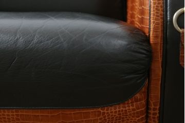 中古　イタリア　Formitalia(フォルミタリア)　PAOLO GUCCI(パオロ　グッチ)　本革(レザー)　斬新なデザインで存在感抜群の1人掛けソファ(アームソファ、一人掛け、1Pソファ)(R-074516)