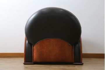 中古　イタリア　Formitalia(フォルミタリア)　PAOLO GUCCI(パオロ　グッチ)　本革(レザー)　斬新なデザインで存在感抜群の1人掛けソファ(アームソファ、一人掛け、1Pソファ)(R-074516)