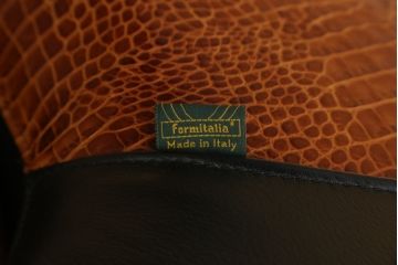 中古　イタリア　Formitalia(フォルミタリア)　PAOLO GUCCI(パオロ　グッチ)　本革(レザー)　斬新なデザインで存在感抜群の1人掛けソファ(アームソファ、一人掛け、1Pソファ)(R-074516)