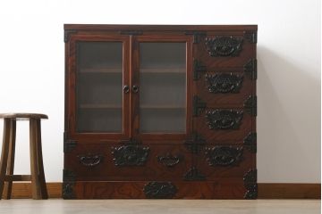 中古　美品　岩谷堂箪笥　品の良い金具が魅力のサイドボード(サイドキャビネット、引き出し、収納棚、戸棚、飾り棚、収納タンス)(R-074518)