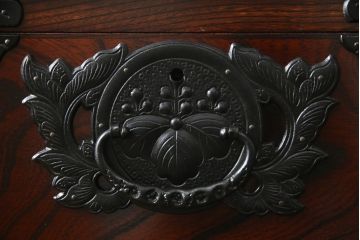 中古　美品　岩谷堂箪笥　品の良い金具が魅力のサイドボード(サイドキャビネット、引き出し、収納棚、戸棚、飾り棚、収納タンス)(R-074518)