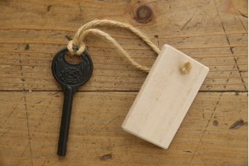 中古　美品　岩谷堂箪笥　品の良い金具が魅力のサイドボード(サイドキャビネット、引き出し、収納棚、戸棚、飾り棚、収納タンス)(R-074518)