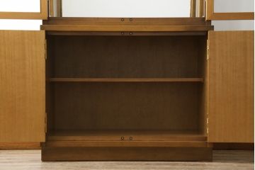 中古　カリモク家具(karimoku)　domani(ドマーニ)　Morganton(モーガントン)　ライトコニャック色　ディスプレイ什器におすすめ! 照明付きのガラスキャビネット(ガラスケース、飾り棚、陳列棚)(R-074521)