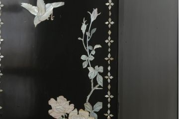 アジアンビンテージ　螺鈿(ラデン)　象嵌　描かれた自然の風景が美しいキャビネット(収納棚、戸棚、ヴィンテージ)(R-074528)