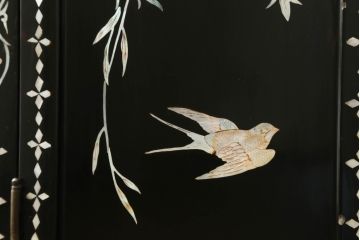アジアンビンテージ　螺鈿(ラデン)　象嵌　描かれた自然の風景が美しいキャビネット(収納棚、戸棚、ヴィンテージ)(R-074528)