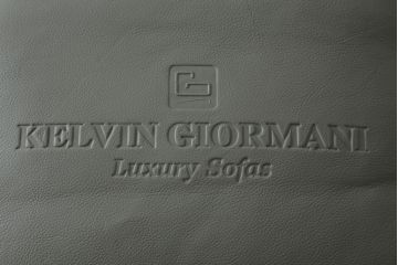中古　短期使用2ヶ月　美品　KELVIN GIORMANI (ケルビンジョルマーニ)　Luxury Sofas　本革　シンプルでモダンなデザインが魅力的なクッション付き3人掛けソファ(レザー、3人掛けソファ、三人掛け、3P)(定価約40万円)(R-074529)
