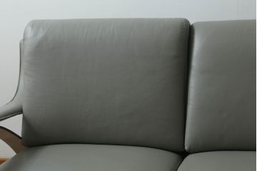 中古　短期使用2ヶ月　美品　KELVIN GIORMANI (ケルビンジョルマーニ)　Luxury Sofas　本革　シンプルでモダンなデザインが魅力的なクッション付き3人掛けソファ(レザー、3人掛けソファ、三人掛け、3P)(定価約40万円)(R-074529)