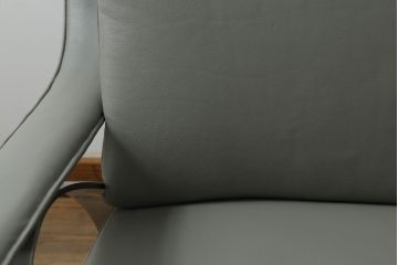 中古　短期使用2ヶ月　美品　KELVIN GIORMANI (ケルビンジョルマーニ)　Luxury Sofas　本革　シンプルでモダンなデザインが魅力的なクッション付き3人掛けソファ(レザー、3人掛けソファ、三人掛け、3P)(定価約40万円)(R-074529)