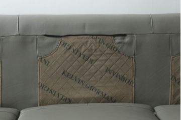 中古　短期使用2ヶ月　美品　KELVIN GIORMANI (ケルビンジョルマーニ)　Luxury Sofas　本革　シンプルでモダンなデザインが魅力的なクッション付き3人掛けソファ(レザー、3人掛けソファ、三人掛け、3P)(定価約40万円)(R-074529)