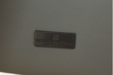 中古　短期使用2ヶ月　美品　KELVIN GIORMANI (ケルビンジョルマーニ)　Luxury Sofas　本革　シンプルでモダンなデザインが魅力的なクッション付き3人掛けソファ(レザー、3人掛けソファ、三人掛け、3P)(定価約40万円)(R-074529)