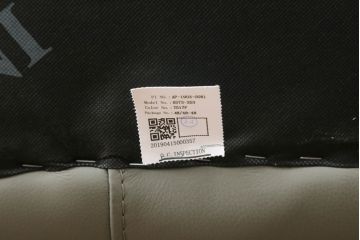 中古　短期使用2ヶ月　美品　KELVIN GIORMANI (ケルビンジョルマーニ)　Luxury Sofas　本革　シンプルでモダンなデザインが魅力的なクッション付き3人掛けソファ(レザー、3人掛けソファ、三人掛け、3P)(定価約40万円)(R-074529)