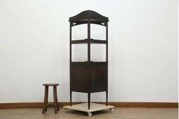 和製アンティーク　上手物!!　ナラ材　落ち着いた色味が印象的な古い洋館のコーナーキャビネット(飾り棚、収納棚、戸棚)(R-074530)