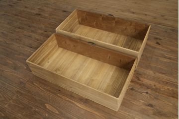 和製アンティーク　上手物!!　特注高級品!!　前面槐(えんじゅ)材　重厚感ある佇まいと金具の立派な二段重ね時代箪笥(重ね箪笥、和タンス、衣装たんす、整理箪笥、収納たんす、引き出し)(R-074531)