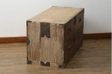 和製アンティーク　上手物!!　特注高級品!!　前面槐(えんじゅ)材　重厚感ある佇まいと金具の立派な時代箪笥ローボード(テレビ台、テレビボード、収納箪笥、衣装箪笥、和タンス、引き出し、ローチェスト)(R-074532)