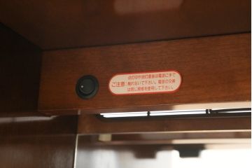 中古　美品!!　maruni(マルニ木工)　高級ライン ブリタニアシリーズ　サイドボード135　上品な佇まいが美しいサイドボード(サイドキャビネット、収納棚、戸棚、飾り棚、引き出し)(定価約100万円)(R-074535)