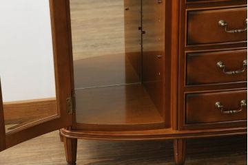 中古　美品!!　maruni(マルニ木工)　高級ライン ブリタニアシリーズ　サイドボード135　上品な佇まいが美しいサイドボード(サイドキャビネット、収納棚、戸棚、飾り棚、引き出し)(定価約100万円)(R-074535)