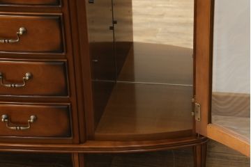 中古　美品!!　maruni(マルニ木工)　高級ライン ブリタニアシリーズ　サイドボード135　上品な佇まいが美しいサイドボード(サイドキャビネット、収納棚、戸棚、飾り棚、引き出し)(定価約100万円)(R-074535)