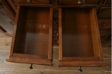 中古　美品!!　maruni(マルニ木工)　高級ライン ブリタニアシリーズ　サイドボード135　上品な佇まいが美しいサイドボード(サイドキャビネット、収納棚、戸棚、飾り棚、引き出し)(定価約100万円)(R-074535)