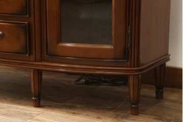 中古　美品!!　maruni(マルニ木工)　高級ライン ブリタニアシリーズ　サイドボード135　上品な佇まいが美しいサイドボード(サイドキャビネット、収納棚、戸棚、飾り棚、引き出し)(定価約100万円)(R-074535)