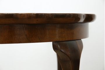 イギリスアンティーク　Lloyd's Antiques(ロイズ・アンティークス)取り扱い　ウォールナット材　波打つ縁のデザインが愛らしいローテーブル(センターテーブル、コーヒーテーブル、ラウンドテーブル、サイドテーブル、英国)(R-074537)