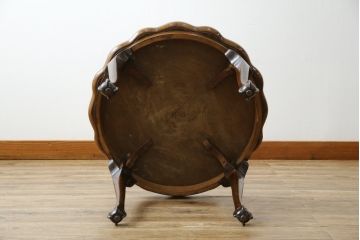 イギリスアンティーク　Lloyd's Antiques(ロイズ・アンティークス)取り扱い　ウォールナット材　波打つ縁のデザインが愛らしいローテーブル(センターテーブル、コーヒーテーブル、ラウンドテーブル、サイドテーブル、英国)(R-074537)