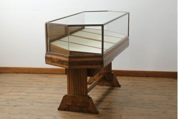 イギリスアンティーク　真鍮枠　引き出し付き　クラシカルな雰囲気を醸し出す木製ショーケース(ガラスケース、陳列棚、飾り棚、店舗什器、展示ケース、英国)(R-074538)