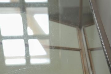 イギリスアンティーク　真鍮枠　引き出し付き　クラシカルな雰囲気を醸し出す木製ショーケース(ガラスケース、陳列棚、飾り棚、店舗什器、展示ケース、英国)(R-074538)