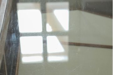 イギリスアンティーク　真鍮枠　引き出し付き　クラシカルな雰囲気を醸し出す木製ショーケース(ガラスケース、陳列棚、飾り棚、店舗什器、展示ケース、英国)(R-074538)